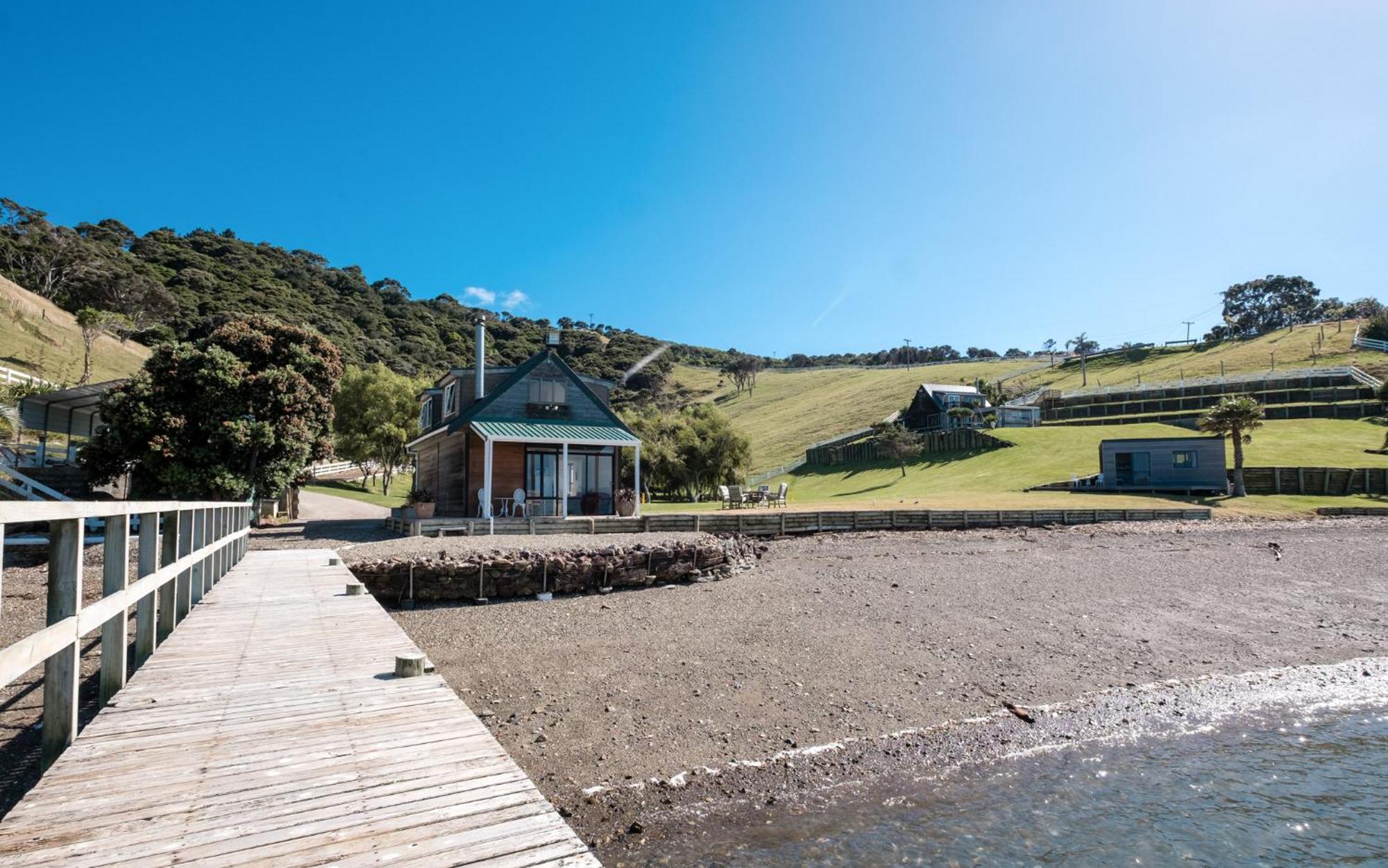 Вилла Waiheke Waters Edge Omiha Экстерьер фото